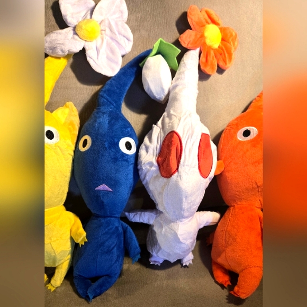 Pikmin Plush Set - Yellow Blue White and Orange Pikmin Plushies - Picture 3 of 8